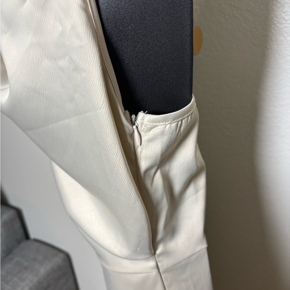 Missguided+ Asymmetrical Cream Dress - Picture 8 of 12